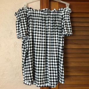 Signature Studio XL off the shoulder top